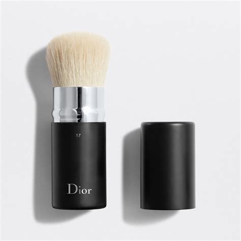 Dior kabuki brush 17